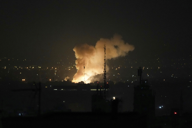 APTOPIX Iran Mideast Wars <YONHAP NO-2531> (AP)