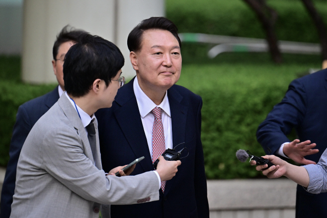 법정 나서는 윤석열 전 대통령<YONHAP NO-7426>