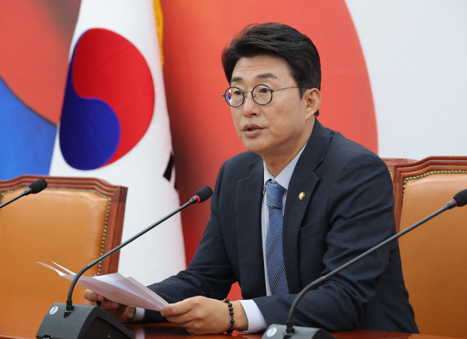 '3대 특검법' 후보 추천 관련 브리핑 하는 노종...<YONHAP NO-4575>