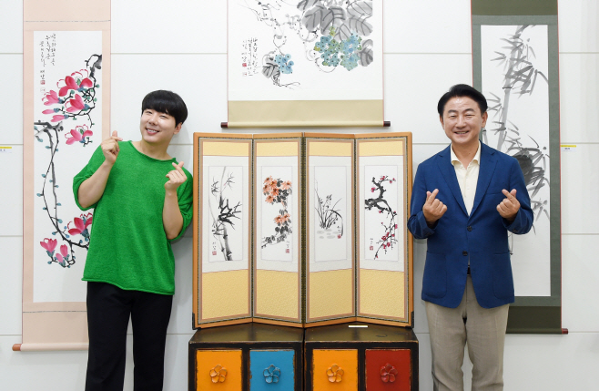 1.시민소통담당관(의정부시, 닫힌 공간을 열어 시민의 품으로)2-의정부시 홍보대사 비니쌤, 시민갤러리 전시회