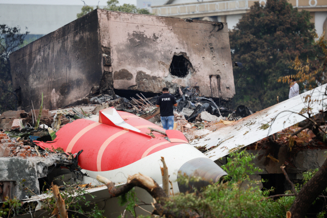 INDIA-CRASH/ <YONHAP NO-3811> (REUTERS)