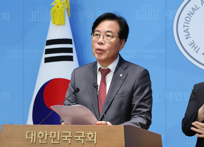 원내대표 출마 선언하는 송언석 의원<YONHAP NO-2669>