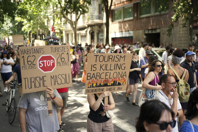 Spain Overtourism Protest <YONHAP NO-5572> (AP)