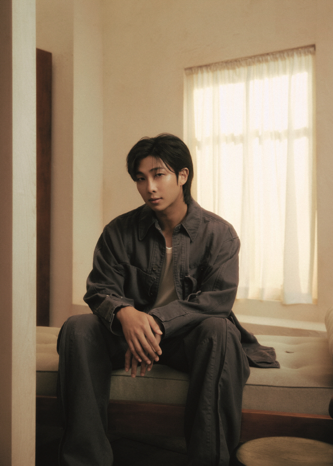 삼성전자, 삼성 아트 TV 홍보대사로 방탄소년단 RM 선정 (1)