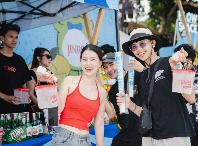 [하이트진로 사진자료] 하이트진로 태국 ‘새멧 인 러브 뮤직 페스티벌 2025(Samed in Love Music Festival 2025)’ 행사 현장 이미지1