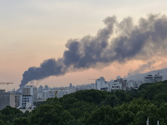 APTOPIX Iran Israel Mideast Wars <YONHAP NO-0731> (AP)
