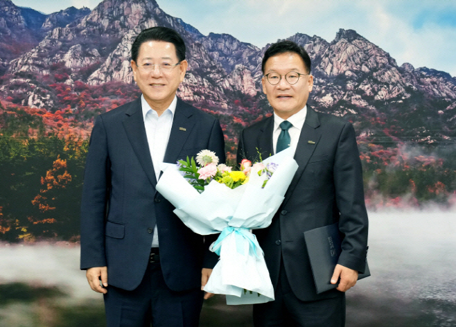 강위원 신임 경제부지사