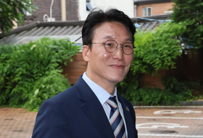 출근하는 김민석 국무총리 후보자<YONHAP NO-3186>