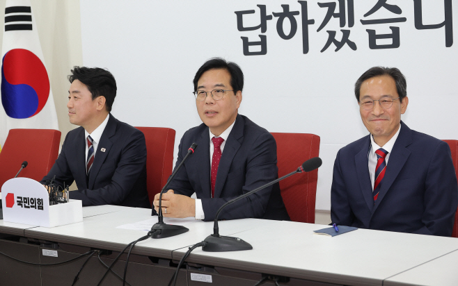 발언하는 송언식 원내대표<YONHAP NO-3708>