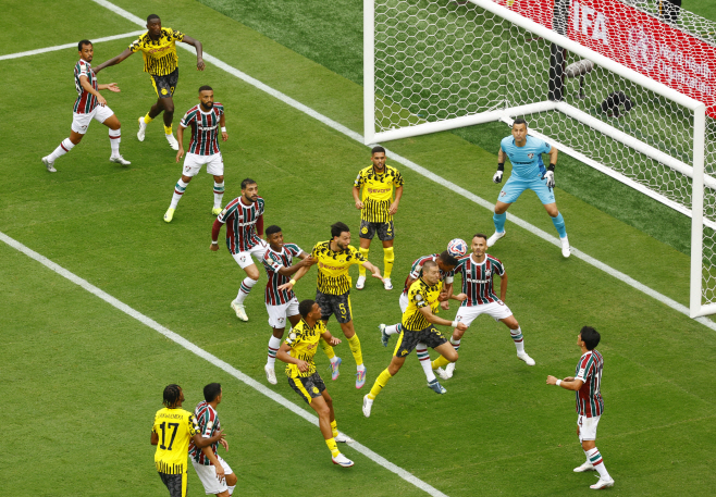 SOCCER-CLUB-FLU-BVB/ <YONHAP NO-0998> (REUTERS)