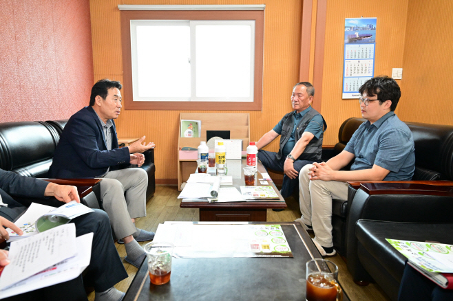 1-2 (한국화성산업)“기업 현장서 해답 찾는다”…백영현 포천시장, 하나푸드·한국화성산업 방문