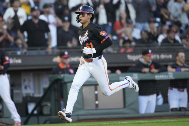 Guardians Giants Baseball <YONHAP NO-4173> (AP)