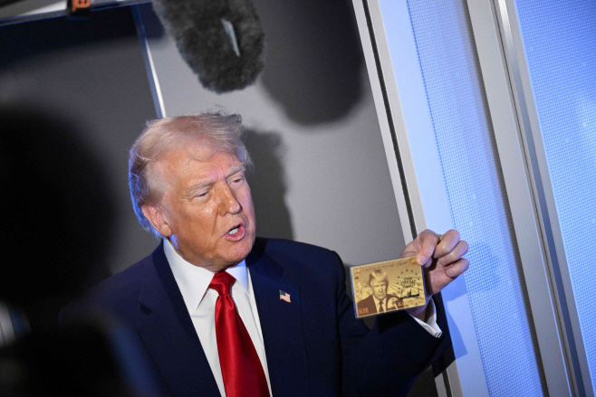 FILES-US-POLITICS-TRUMP-VISA <YONHAP NO-3907> (AFP)