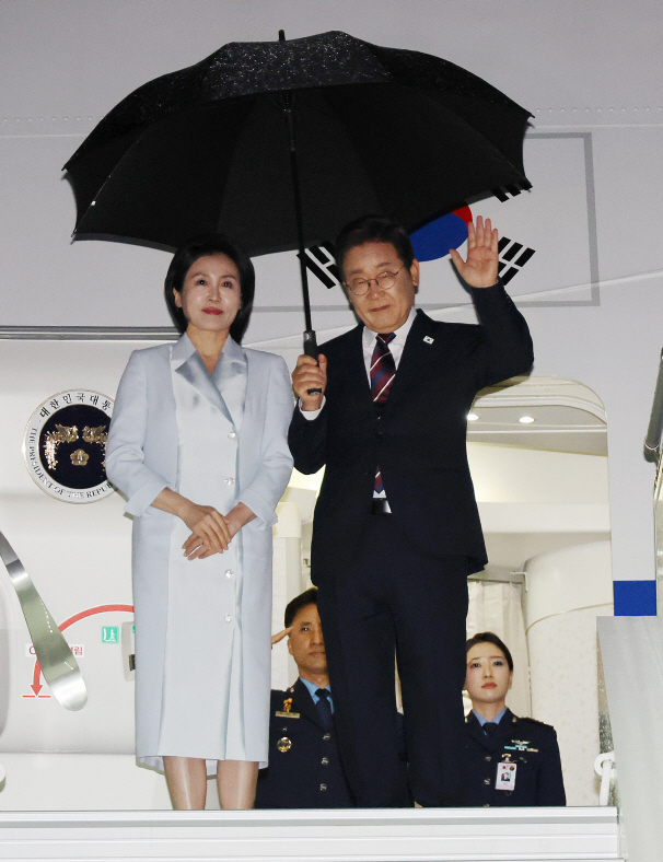 이재명 대통령, G7 일정 마치고 귀국길