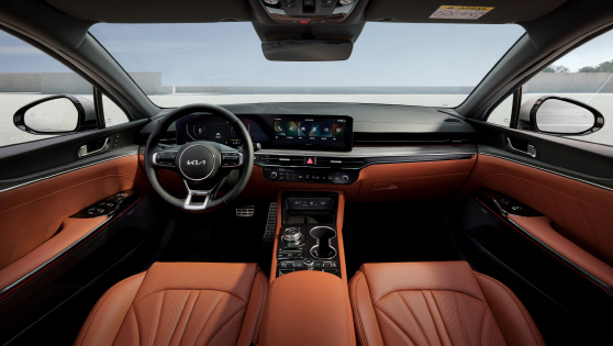 (사진3) The 2026 K5 내장