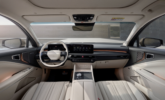 (사진5) The 2026 K8 내장