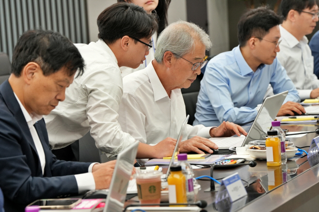 0619 우리금융, ChatGPT 활용 임원 연수 실시...“AI는 새로운 언어”_2