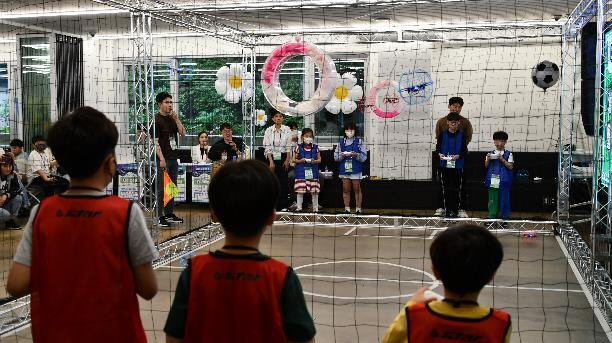 20250619[아동청소년과]“‘날아다니는 공’ 드론축구해요”…금천구, 미래기술 체험 프로그램 운영(사진2) (1)
