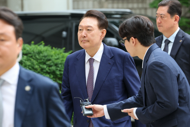윤석열 전 대통령, 내란혐의 7차 공판 출석
