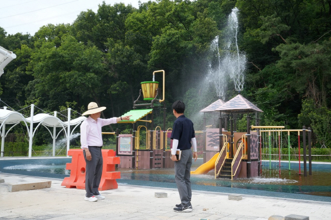 (사진1)이현재 하남시장， 물놀이장 개장 앞두고 주요시설 안전점검
