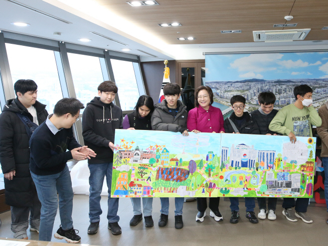 2024-01-09 면담-발달장애 청년예술가(구청장실)11