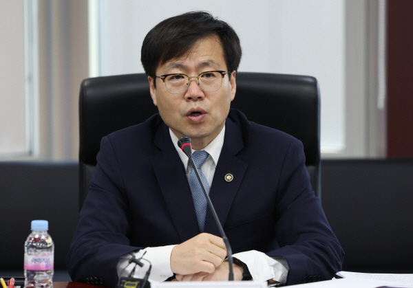 통상추진위 회의 주재하는 여한구 통상교섭본부장<YONHAP NO-3491>