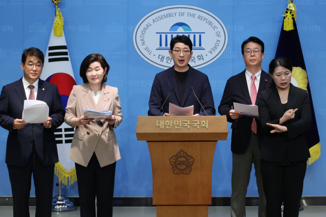 김민석 총리 후보자 재산 의혹 자료 제출 요구<YONHAP NO-5425>
