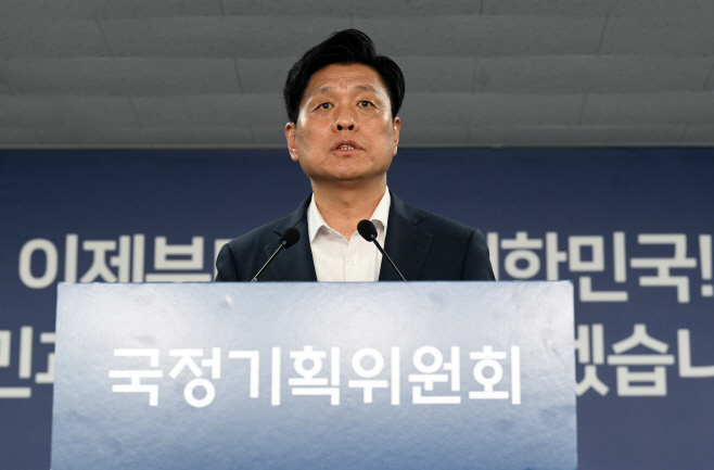 [포토]브리핑하는 조승래 대변인