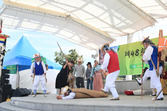 지난해 십이령바지게꾼 공연 모습
