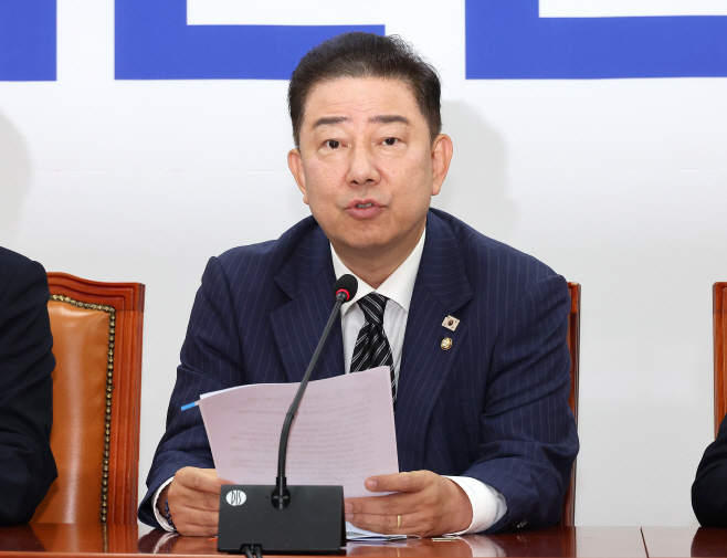 발언하는 김병기 당 대표 직무대행 겸 원내대표<YONHAP NO-2308>