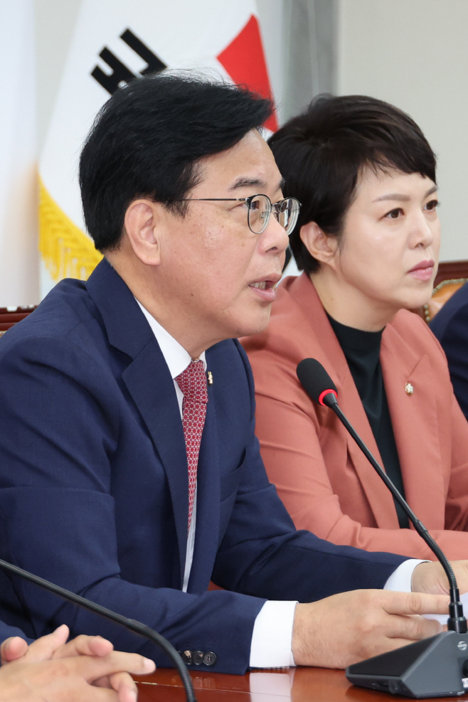 발언하는 국민의힘 송언석 원내대표<YONHAP NO-2215>