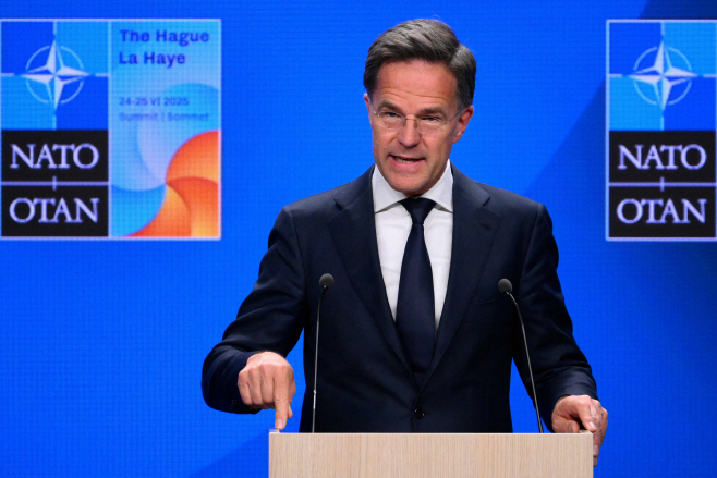 TOPSHOT-NETHERLANDS-NATO-EU-SUMMIT-DIP... <YONHAP NO-0205> (AFP)