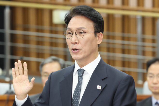 선서하는 김민석 국무총리 후보자<YONHAP NO-3101>