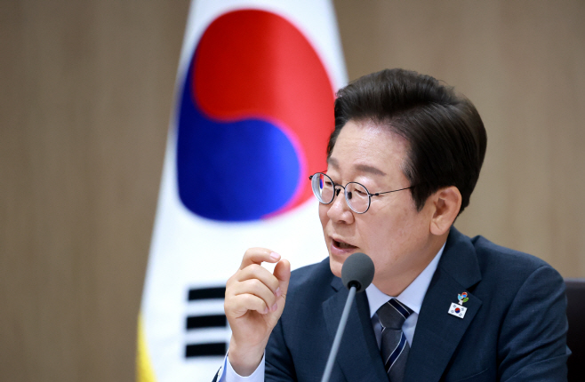 국무회의 주재하는 이재명 대통령