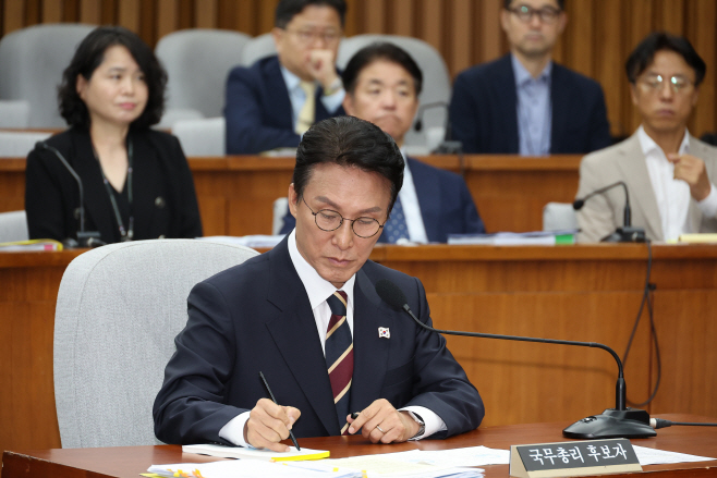 메모하는 김민석 국무총리 후보자<YONHAP NO-2846>