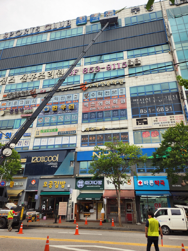 4.송산3동 허가지원과(의정부시, 풍수해 대비 노후 광고물 안전점검)