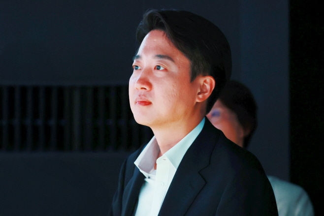 메타버스 엑스포 찾은 이준석<YONHAP NO-4895>