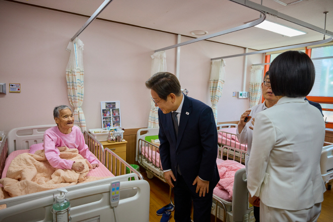 소록도병원 방문한 이재명 대통령 부부