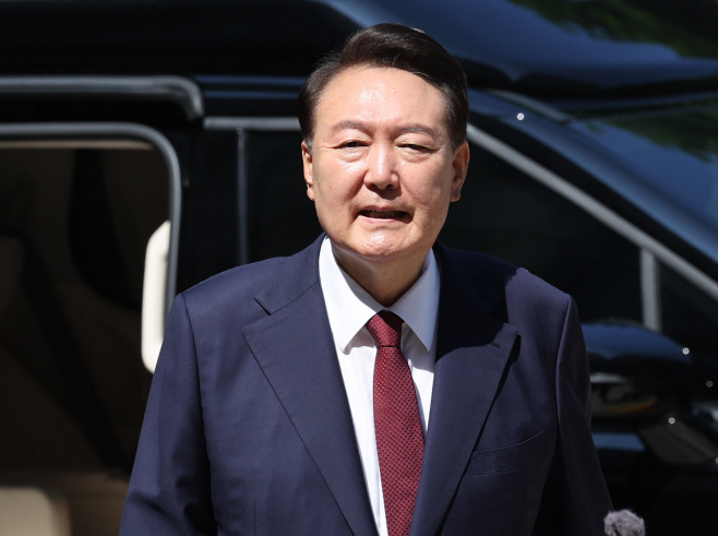 중앙지법 도착한 윤석열 전 대통령