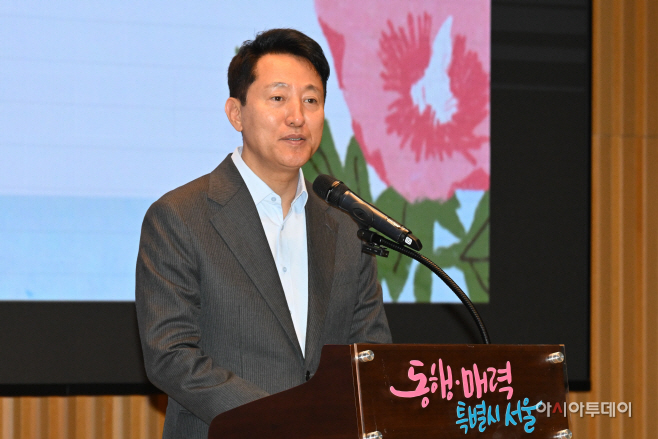 [포토] 독립유공자 후손 장학금 증서수여식 축사하는 오세훈 시장