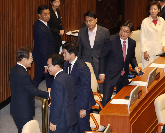 이재명 대통령, 김용태 비상대책위원장과 인사