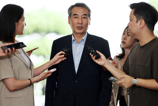 민중기 특검, 출근