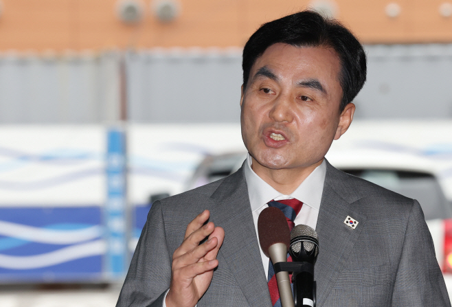 답변하는 안규백 후보자<YONHAP NO-2644>