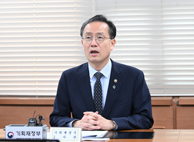250627이형일 기획재정부 장관 직무대행 차관-국가경쟁력 정책협의회-서울청사 (1)