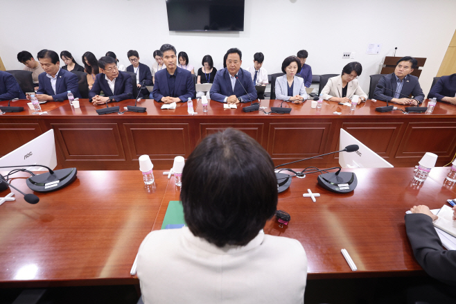 농해수위 간담회 참석한 송미령 장관<YONHAP NO-4113>