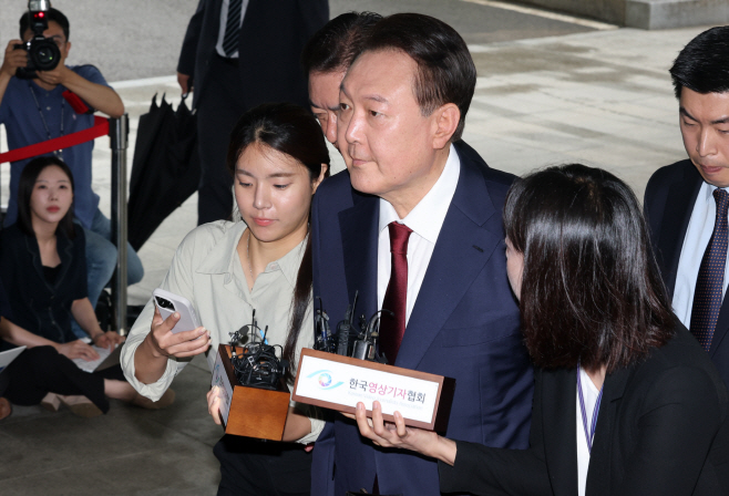 지하주차장 아니고 현관으로