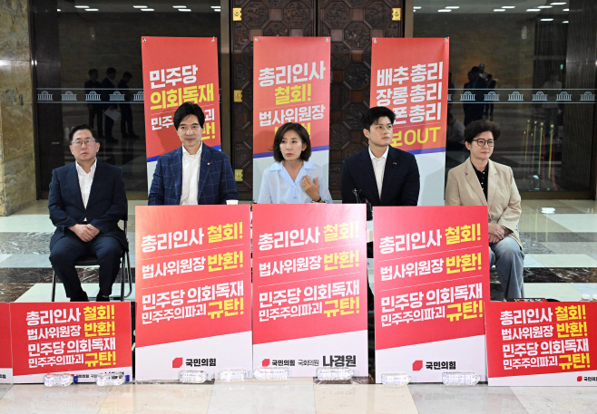 농성 중인 나경원 의원 찾은 김용태 비대위원장