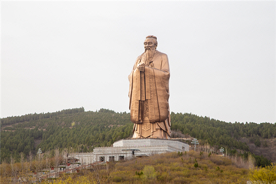 중국 산둥성 취푸(曲阜)의 공자상