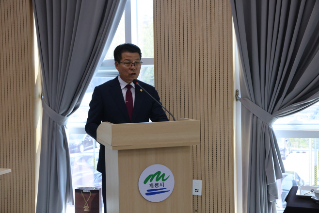 사진 3. 4월11일 김덕배 의장 건의안 제안설명 사진_