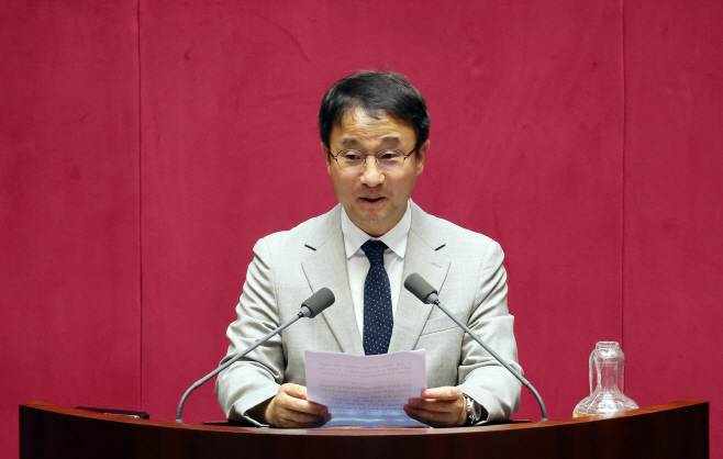 당선 인사하는 한병도 예결위원장<YONHAP NO-4123>